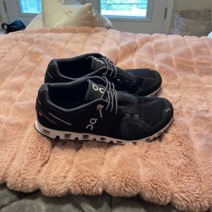 Women’s Black On cloud shoes